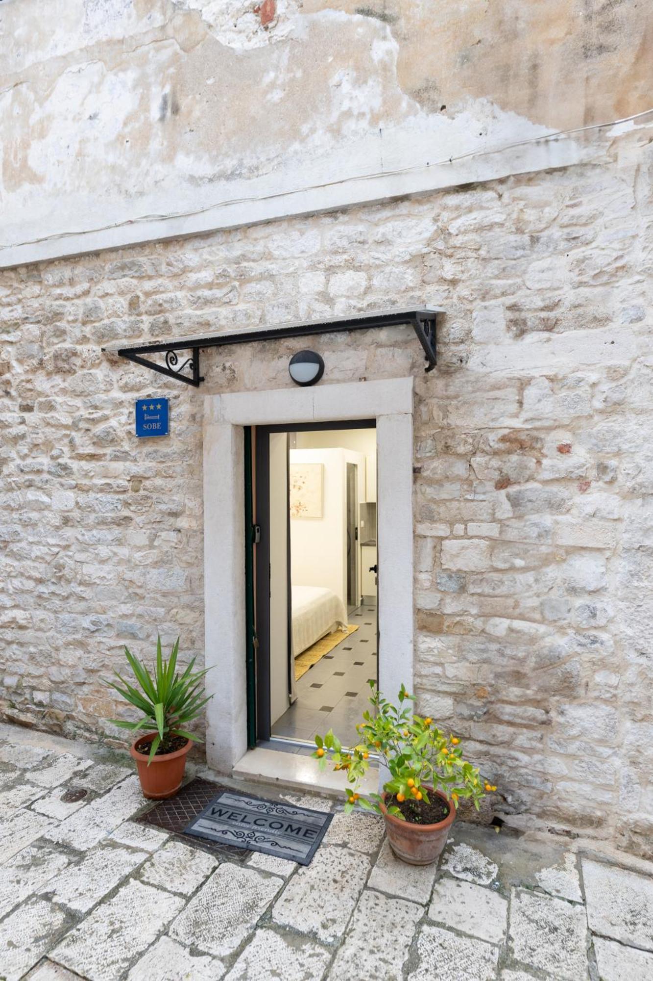 Lena'S Room In Roman Palace Split Exterior photo